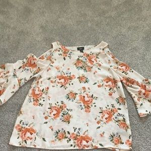 Floral off the shoulder long sleeve. Size: small